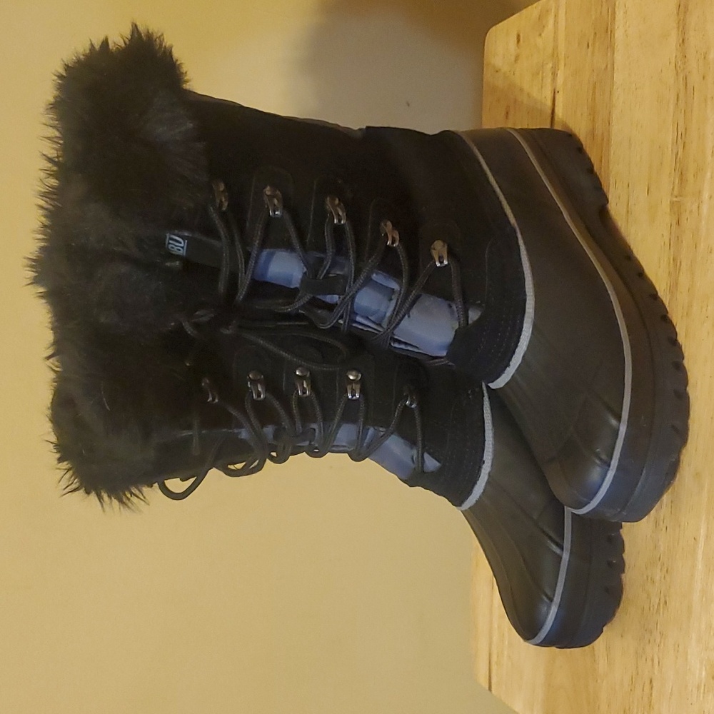 Khombu brand winter boots size 8